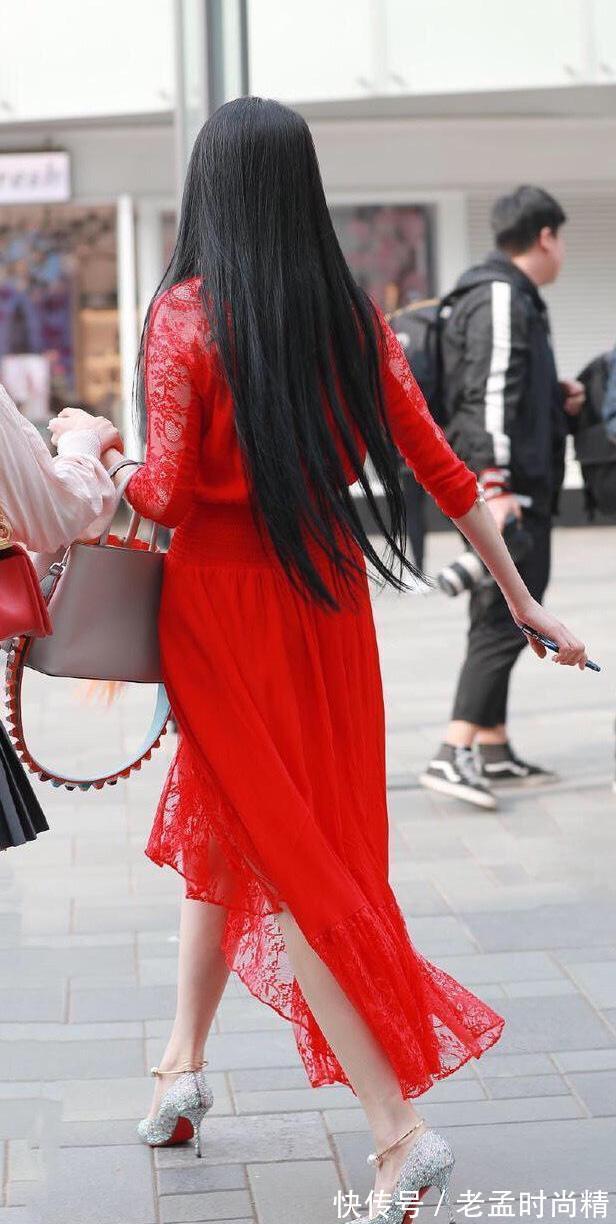 鹤立鸡群|美丽的红裙子喜庆又高贵,银色高跟鞋一穿,太迷人了!
