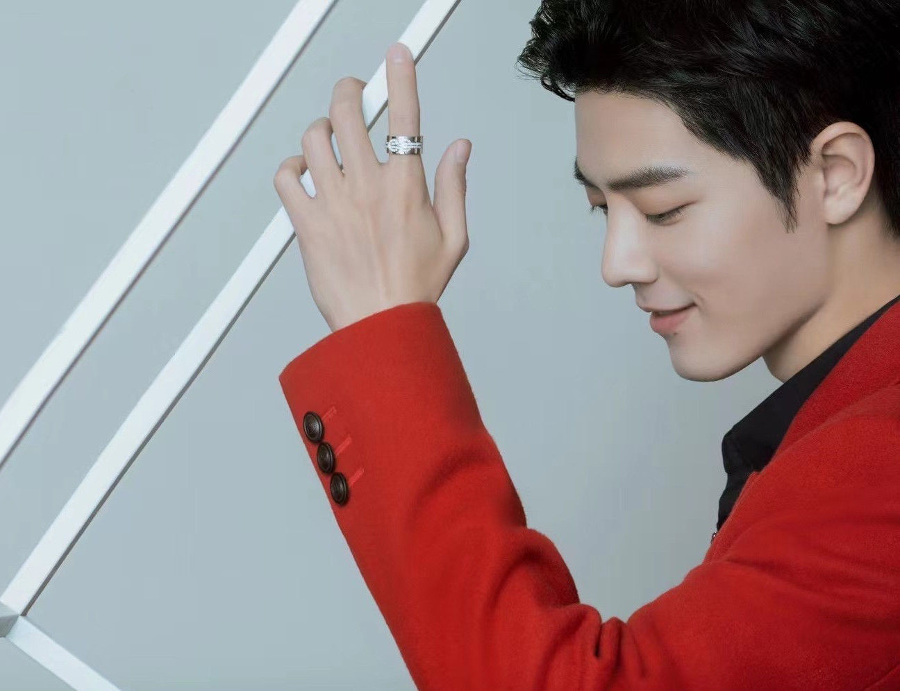 肖战粉丝有多难？多家卫视春晚官宣肖战，三台电视机都不够看！