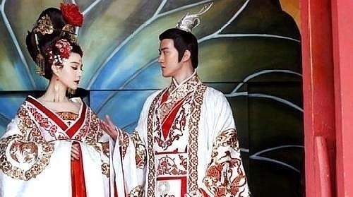 李世民@武则天让人挖开徐茂公的坟墓,见到里面的物品,为何大骂老奸巨猾