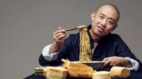 陈小春|GAI,是你飘了,还是以为山鸡哥拿不动刀了?