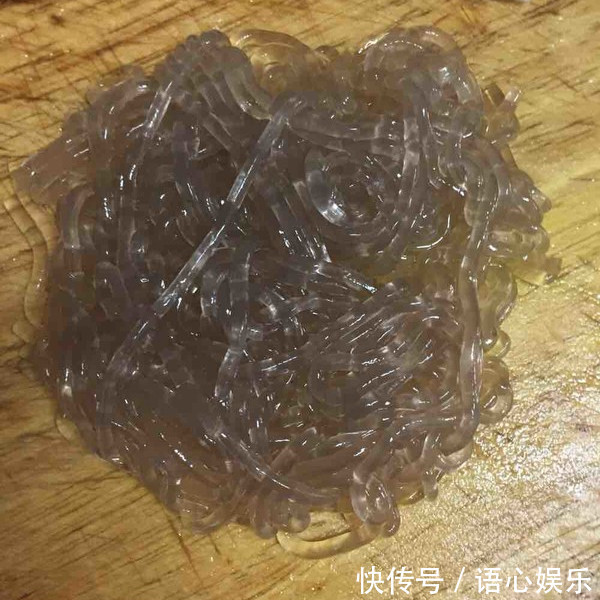 40年大厨炸丸子的秘诀：掌握这个技巧，包你炸出圆润香酥的丸子