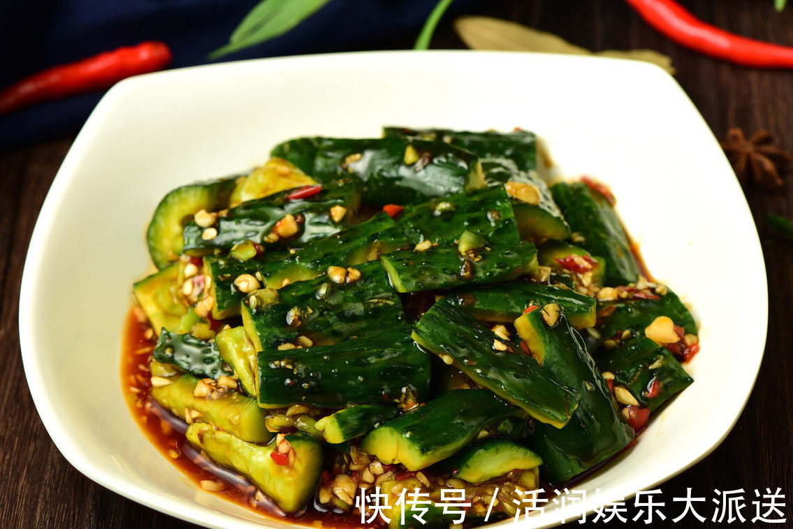 好吃|凉拌黄瓜,直接用盐腌就错了,多做1步,黄瓜更清脆,好吃又入味