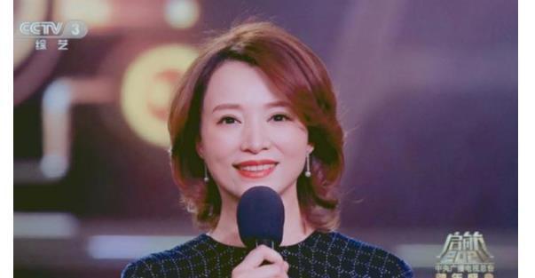 董卿落选十佳主持人,观众:不影响她在央视的位置