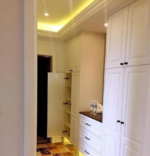 餐厅|坐等搬家,忍不住晒晒,一进门迷住了,入户鞋柜太漂亮实用了!