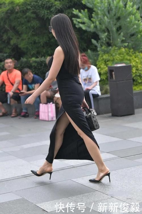 黑色|美女黑色长裙搭配尖头高跟鞋,气质超群,穿出神秘感!