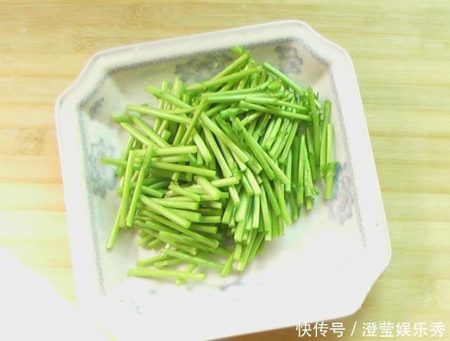 茼蒿炒豆腐|失眠最怕这菜,睡不着觉的人要多吃,帮助睡眠,一觉睡到自然醒