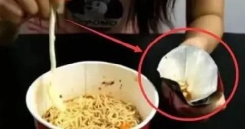 发现|吃了10年泡面才发现,桶面上竟然有个机关,太实用了可惜很多人还不知道