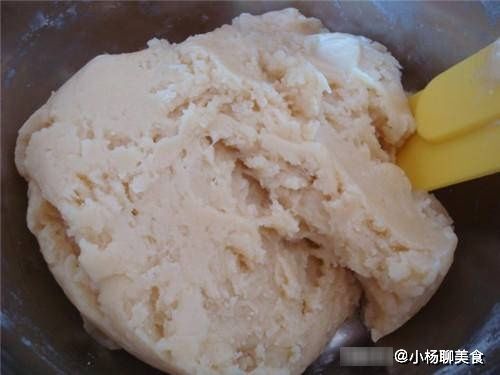 它香甜脆酥,是小时候最爱的点心,只要面粉一搅一拌,好吃零难度