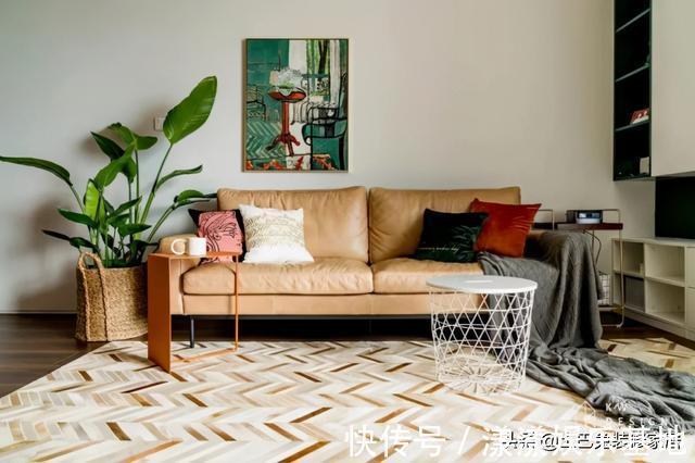 爱马仕|客厅没有茶几,空间却瞬间高级?看看她74㎡的家是怎么做的
