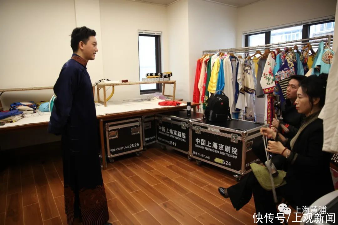 我们这样过年｜从央视春晚到天蟾逸夫舞台，“和观众在舞台上见面”