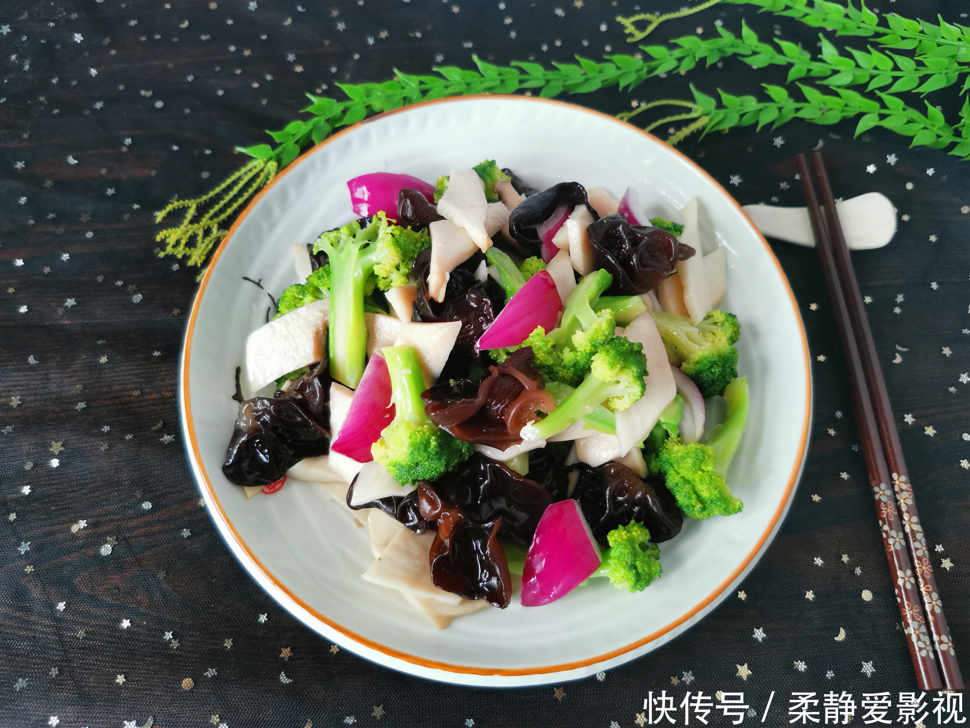 放在冷水中|夏季天热,吃肉不如吃这个菜,营养全面,开胃下饭,清肠排毒