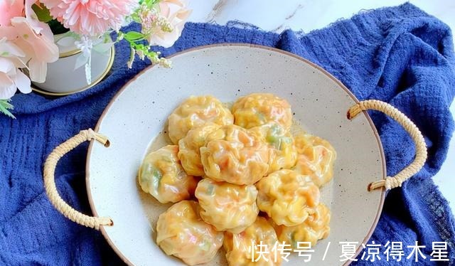 用馄饨皮就能做包子,不需要发面,皮薄还好吃,特别省时哦!
