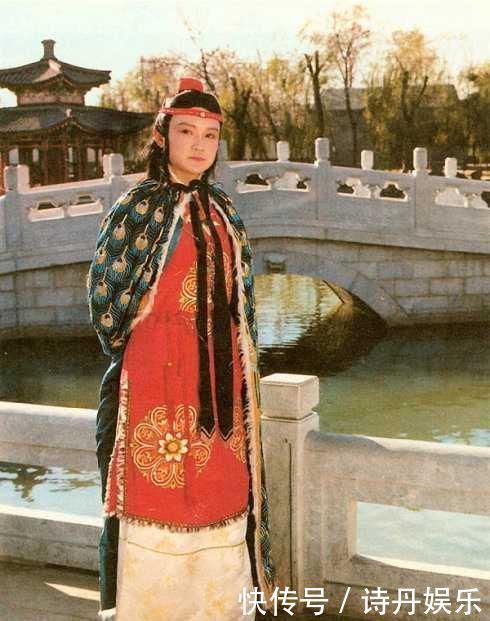 花袭人|花袭人嫁给蒋玉菡后,对贾宝玉有多绝情作者两处细节揭她的底