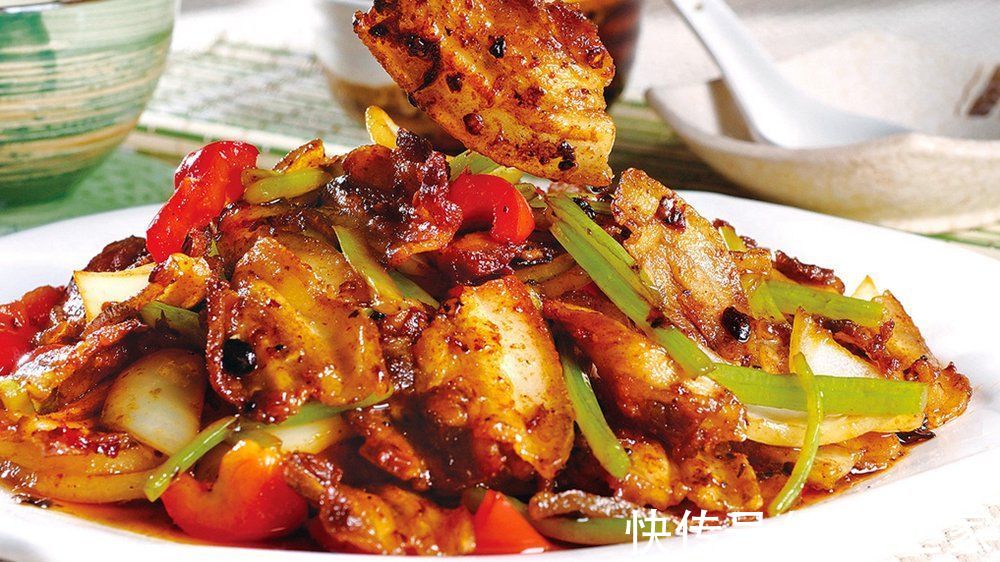 餐馆炒的回锅肉为什么那么好吃？方法很简单，肉片干香肥而不腻