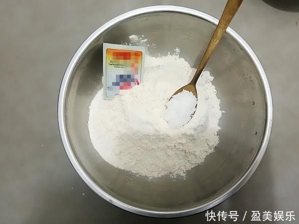 正确做法|蒸馒头，直接放酵母大错特错，告诉你正确做法，馒头又香又软
