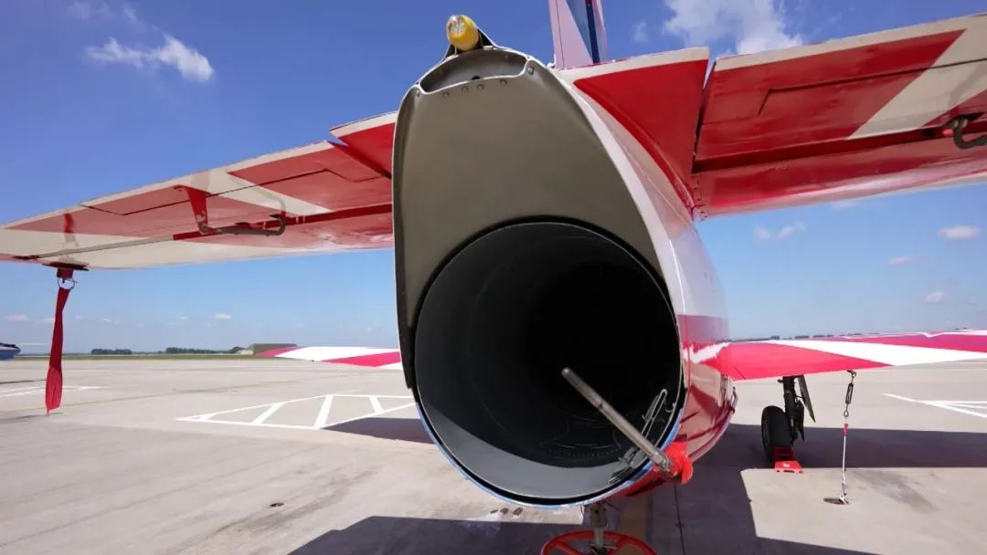 编队|“红鹰”飞行表演队：观众想看的都安排！