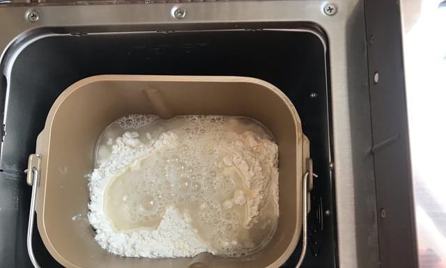 教你做金黄的水煎包，撒上芝麻与葱花，每咬一口都爆汁