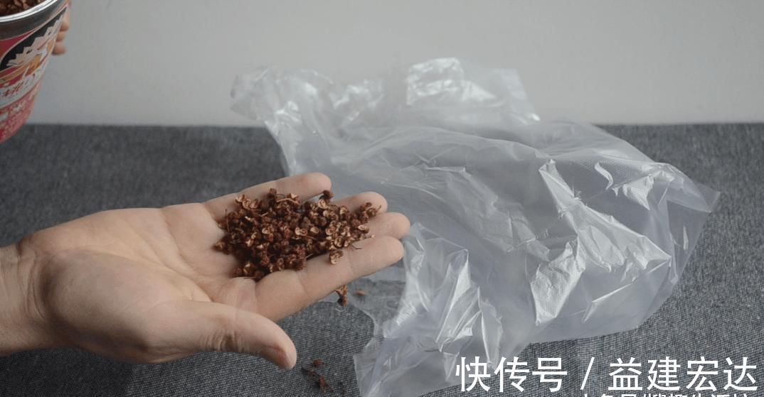 面粉放久了容易生虫 只需要往里放点它, 面粉放多久都不会生虫