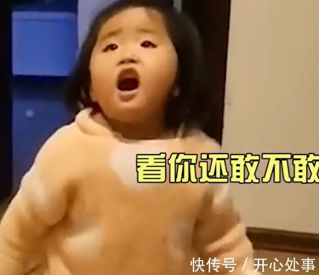 父亲|这酒得戒了!新疆爸爸喝完酒回家被女儿持棍教训,妈妈一旁爆笑