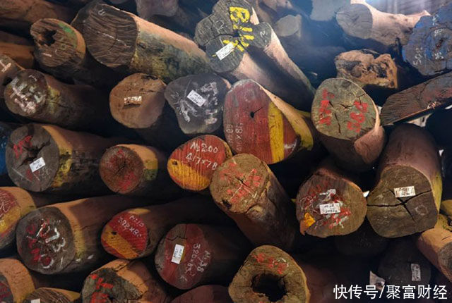 行业|从“一木难求”价比黄金,到6成厂商没钱赚?红木家具还有人买吗