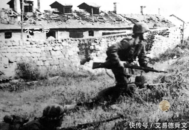 战争|苏德战争老照片:镜头下疯狂入侵的德军,苏联村庄陷入一片火海