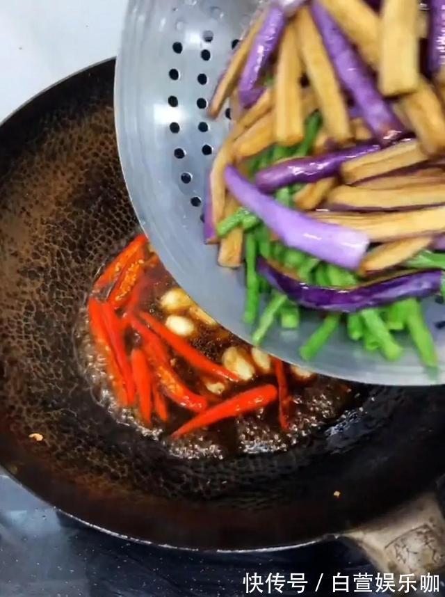 豆角烧茄子|今天美食,豆角烧茄子,在家自己做的饭店炒菜!能吃三碗大米饭