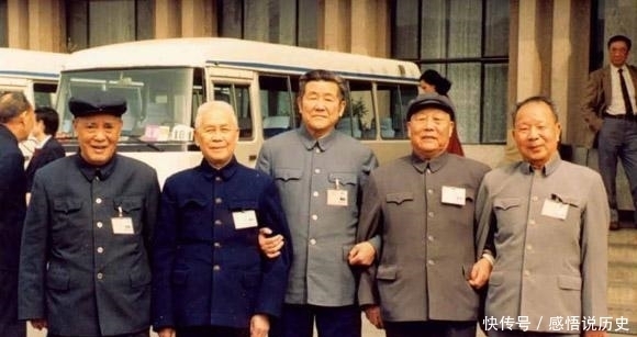 先降|上级让他接替纵队司令员之前，先降为副职使用，最终从副职变师长