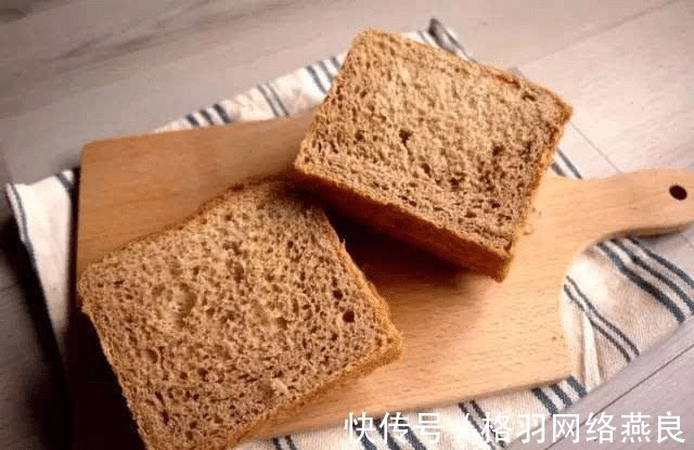 难吃|老面馒头明明比全麦面包好吃，为何年轻人却选择全麦面包呢？