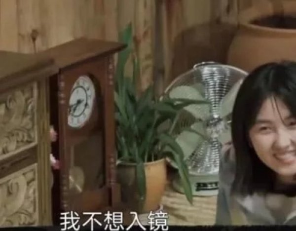 幸亏|幸亏张子枫还是小孩,不然这一举动足以被骂到退圈,艺人不易