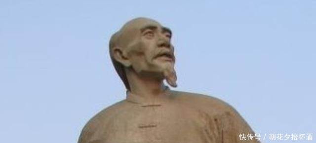 官员要求众才子做对联,此人受尽白眼,说出一对联,众人立马闭嘴!