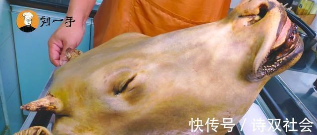 老刘花308买了一整只牛头,光卤制就花了一天,一家人吃着真过瘾