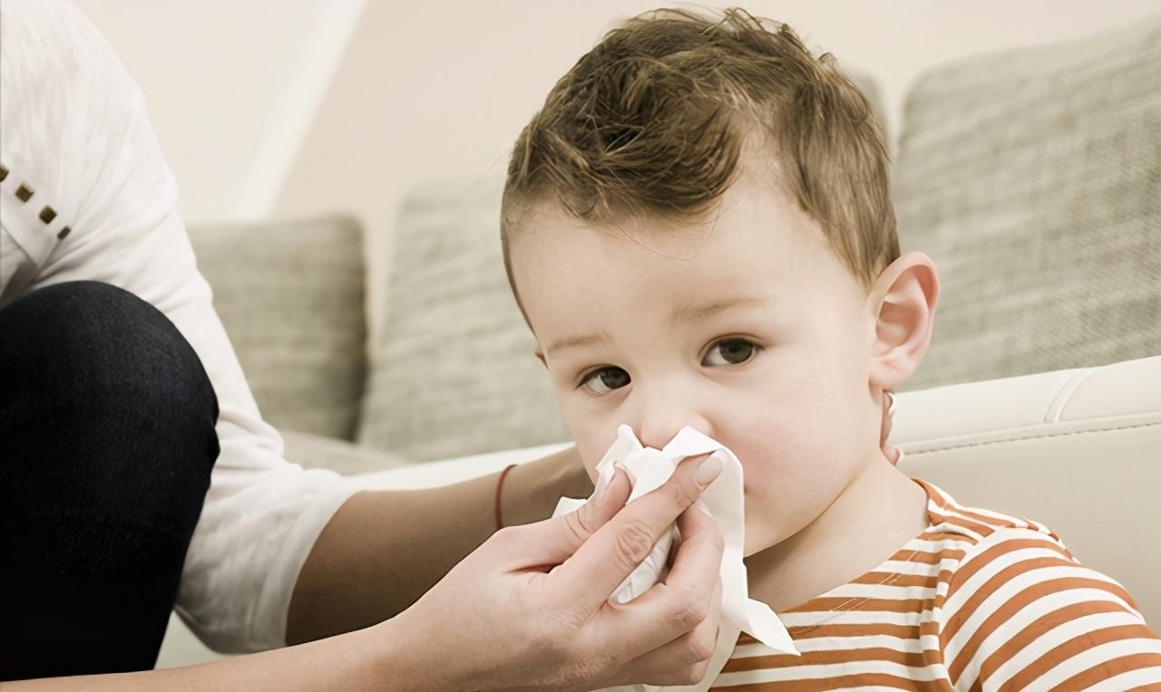 鼻涕|从鼻涕看健康状况：孩子出现这4种症状，家长应及时带他去医院