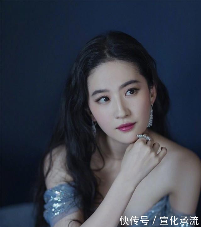 水波纹卷 奔四的女人尽量别留短发,很土!推荐这5款发型,太减龄!