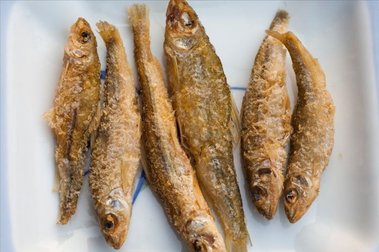 煎鱼要想不破皮，切忌直接下油锅，牢记关键2步，出锅很完整