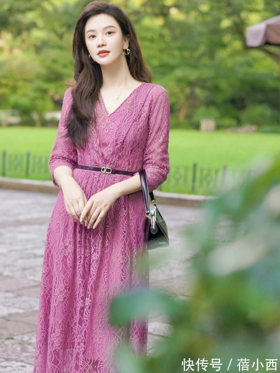 小蛮腰 40岁女人穿衣要讲究点,学博主的连衣裙、半身裙搭配,优雅又体面