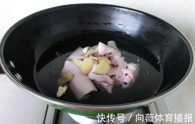 猪蹄酸辣q弹|做猪蹄，记住“1腌2泡”的窍门，猪蹄酸辣Q弹，不腥不油腻