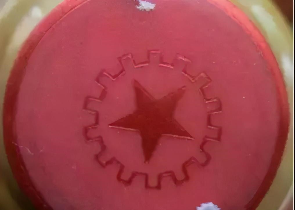 擦亮眼睛|如果茅台的瓶子上没有这“2字”,那八成就是假的,买酒时记得擦亮眼睛