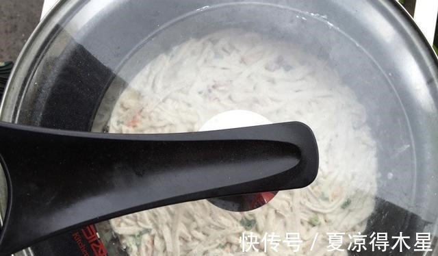 过程|让我来教你做香糯芋头糕吧，不仅过程简单，吃起来更是清甜不腻口！
