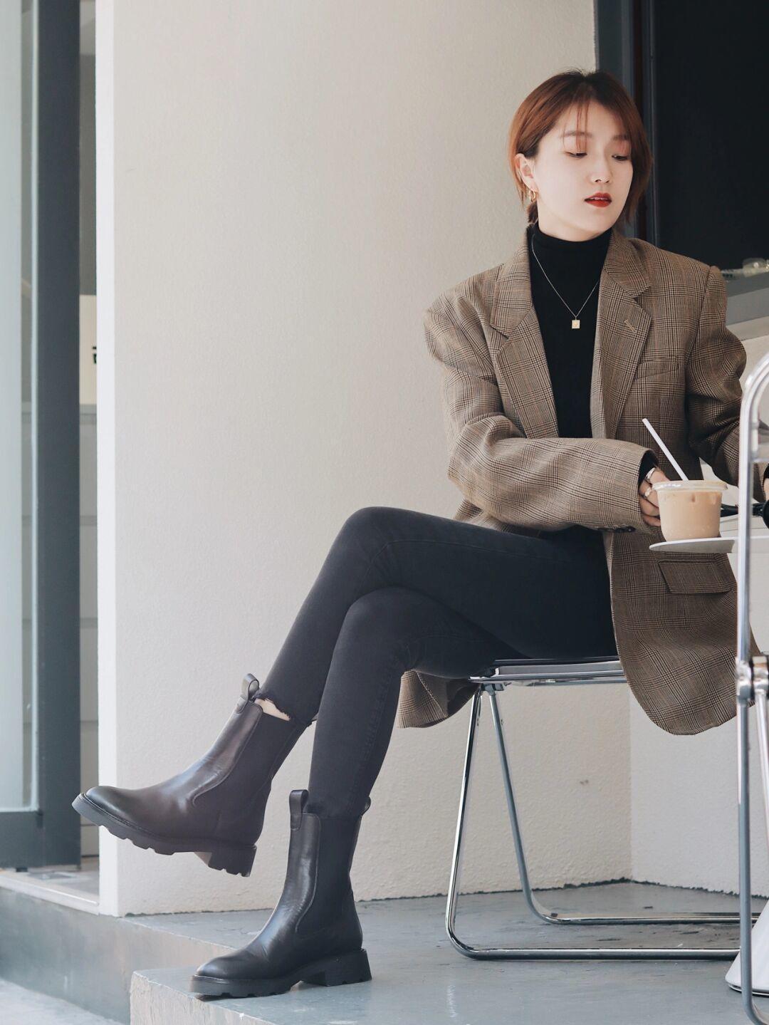 西装外套 秋冬不费力穿搭,格纹西装+黑色铅笔裤,高级又时尚!
