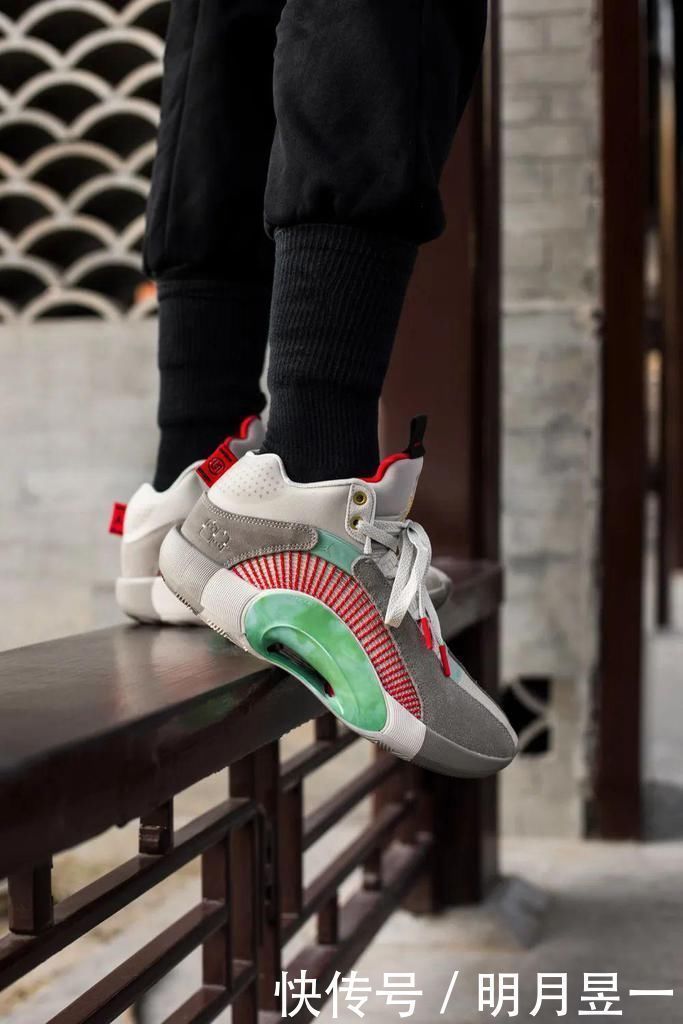 玉石 永远滴神!兵马俑 AJ 套装上脚太帅了!冠希刚晒出隐藏玩法!