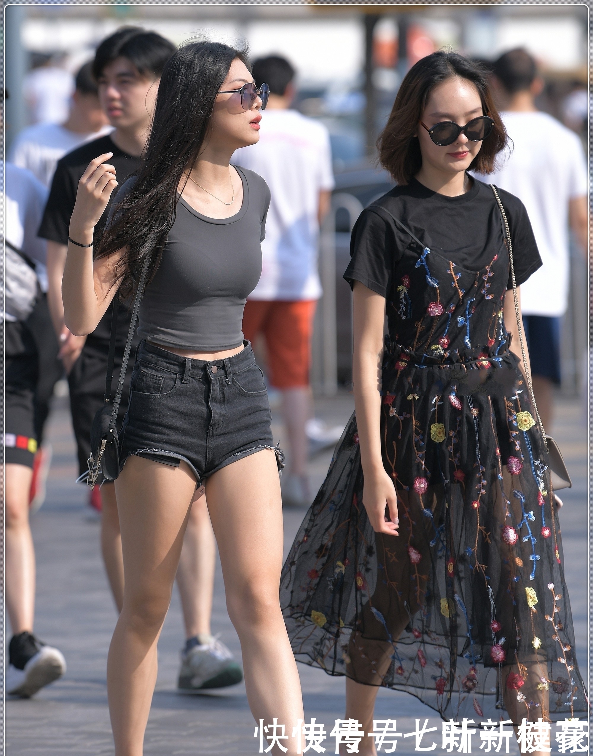 T恤加短裤又美又飒，五彩长裙清新自然，风格独特