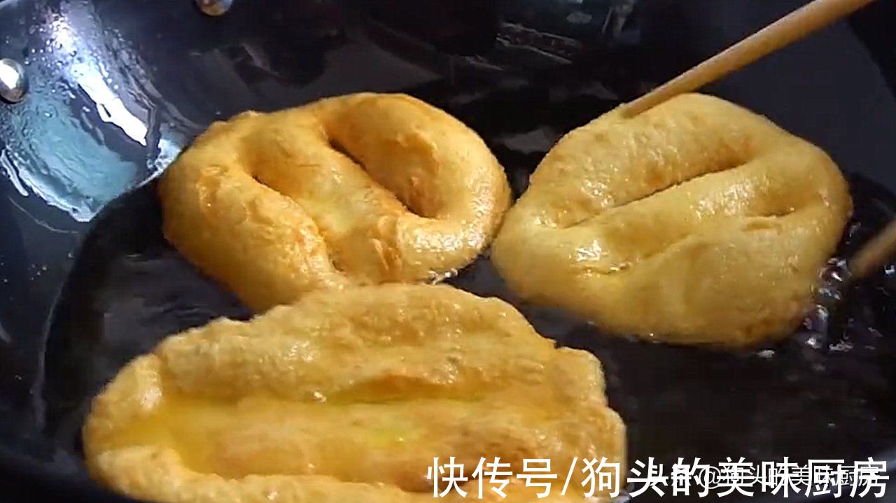 1碗面粉1个鸡蛋能做的油饼，外皮酥脆，内部蓬松，比油条还好吃