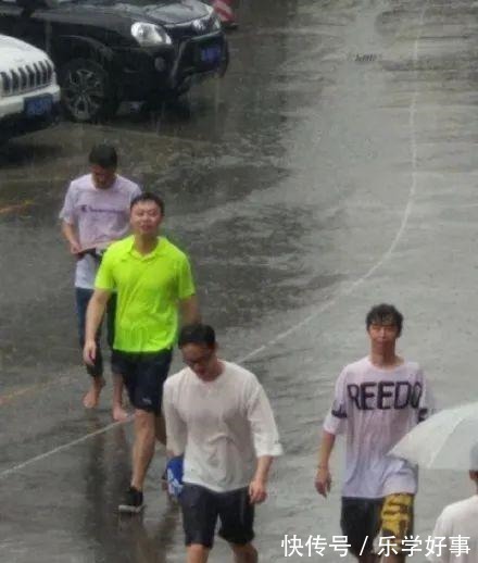 板仔|撩LV总监,穿10W天价球鞋,他是我见过最“烧钱”的板仔!