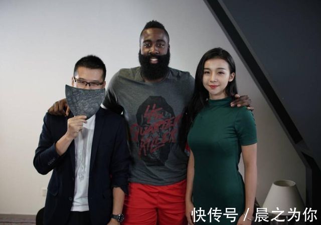 央视篮球美女主持,身高178cm,完美身材,