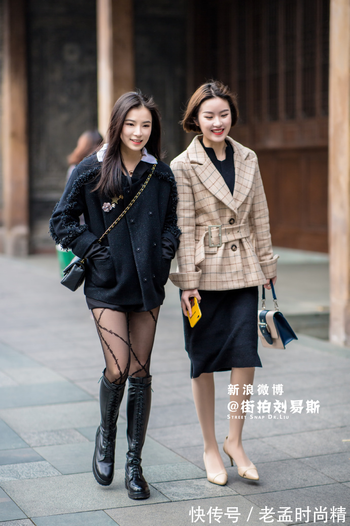 毛衣|街拍,条纹撞色毛衣搭配牛仔裤,简洁大方又百搭!