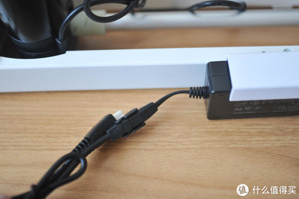 螺丝|家居改造：用电动升降桌打造我的居家办公小角落