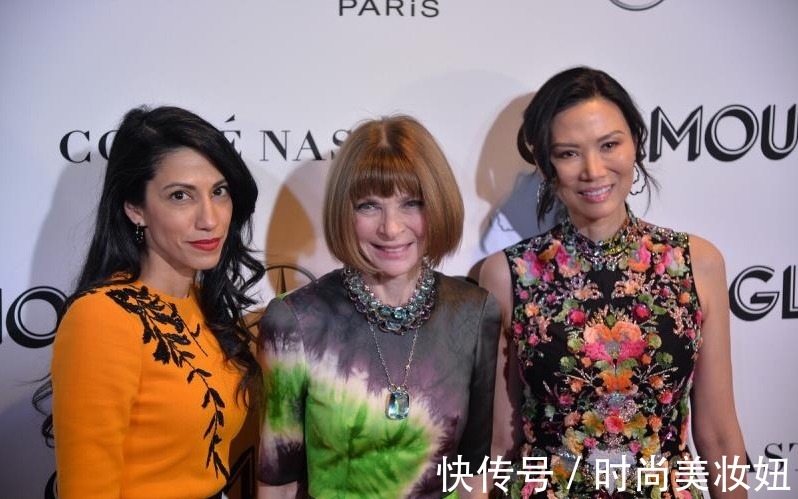 连衣裙 邓文迪越老越有“魅力”,穿印花连衣裙配渔网袜,状态不像53岁