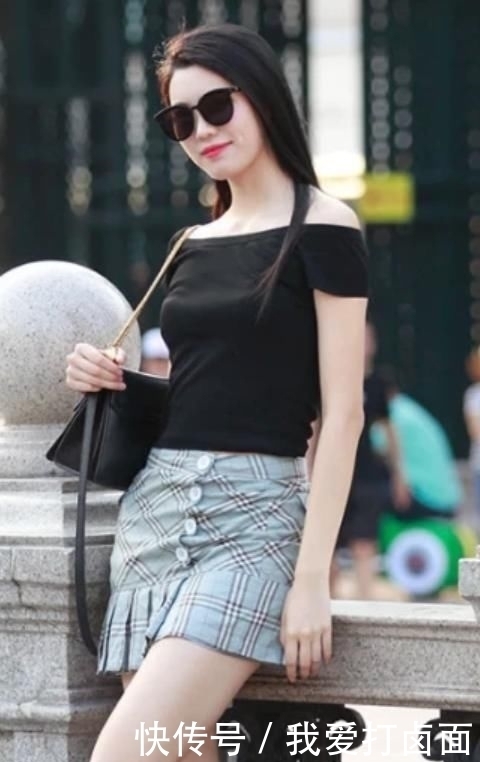 魅力|辣妈一字肩格子裙,清爽又减龄,魅力混搭风