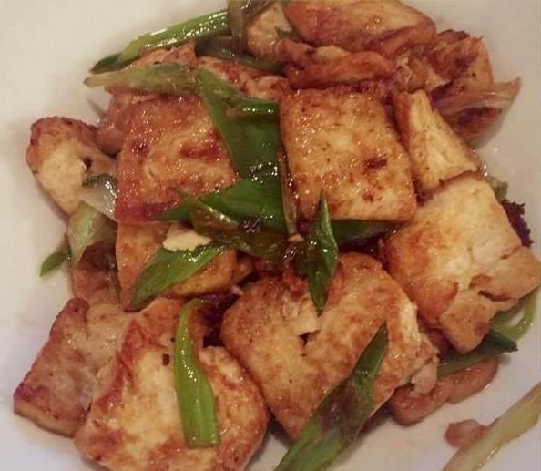 美食精选:大葱烧豆腐,手撕包菜,蛋包豆腐丁,红烧豆腐的做法