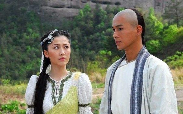 金庸|金庸武侠中背景强大的男配,实力弱却藐视江湖,竟娶到了女主